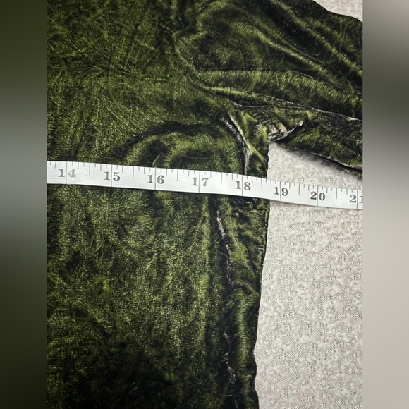 Kate Hill Petite Dark Green Crushed Velvet Paisley Button Down Blouse 8P Ruffle - Picture 10 of 12